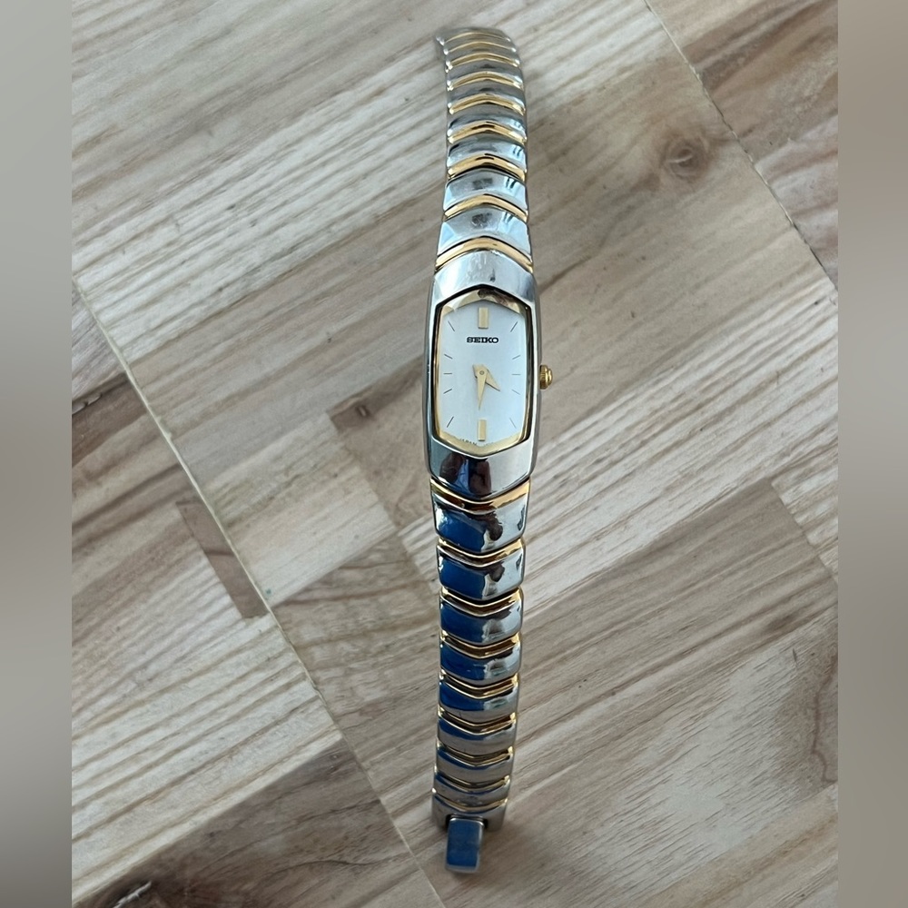 Seiko Rare Vintage Ladies Watch Curved Crystal White Dial Two-Tone Bracelet - Picture 7 of 15